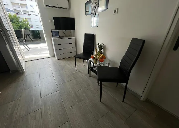 Apartment Matijas, 3 Bedroom Apt With Terrace And Parking