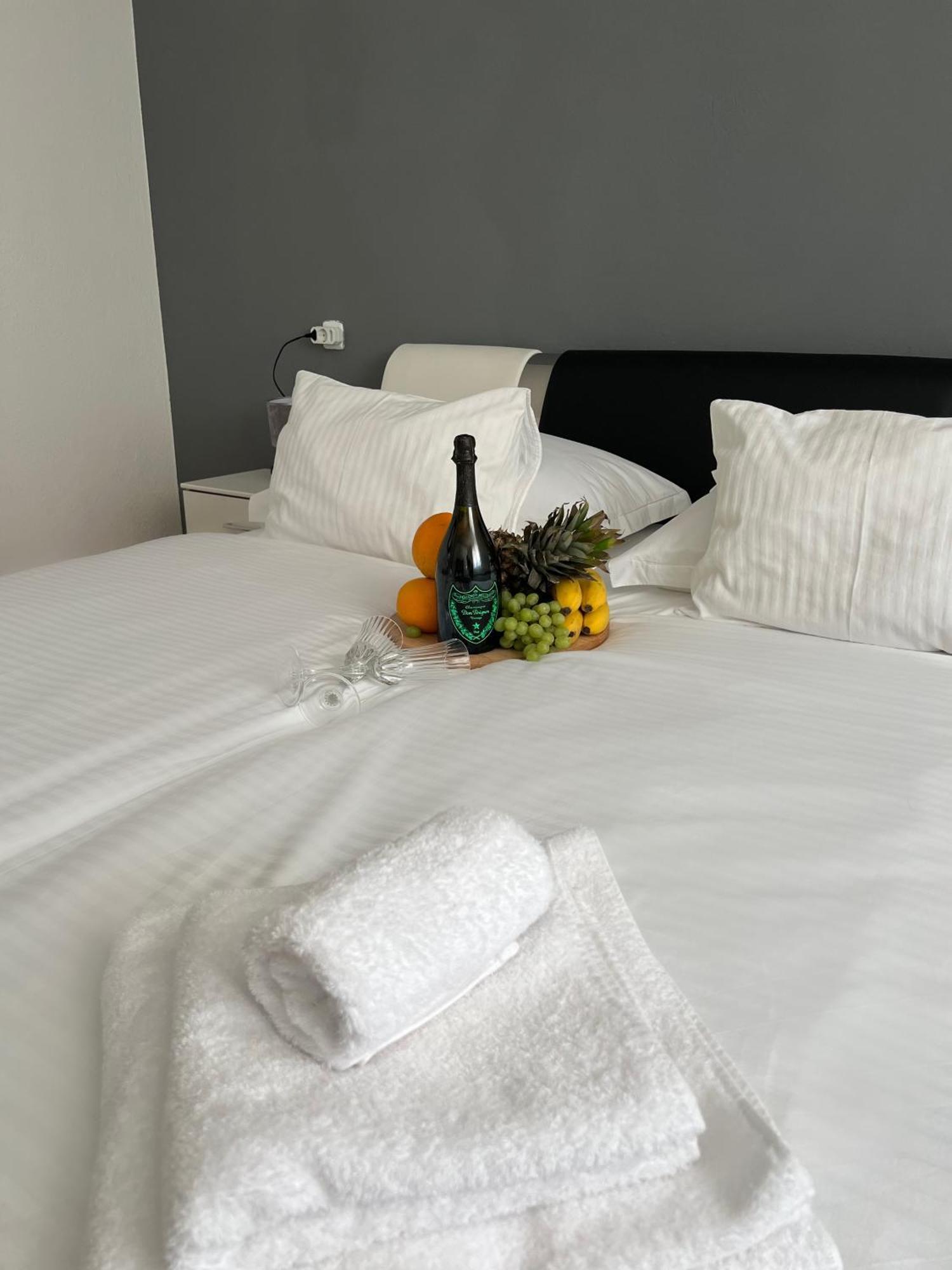 Matijas, 3 Bedroom With Terrace And Parking Appartamento *
