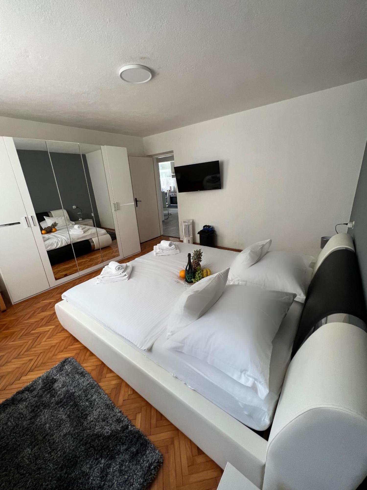 Matijas, 3 Bedroom With Terrace And Parking * Spalato