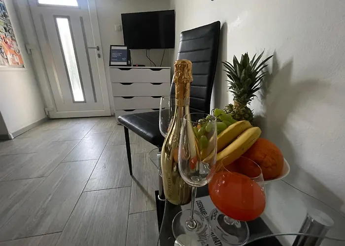 Apartment Matijas, 3 Bedroom Apt With Terrace And Parking